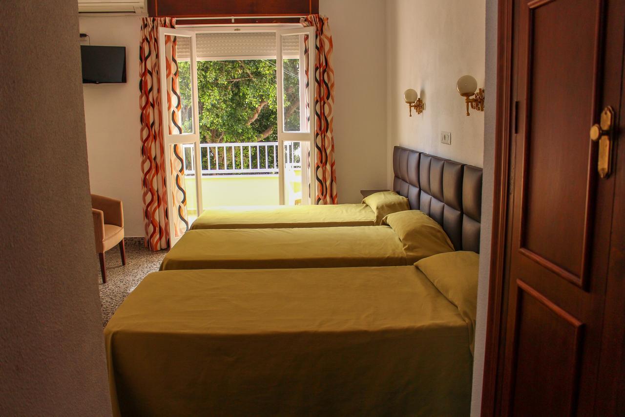 Hostal Esperanza Benajarafe Eksteriør bilde
